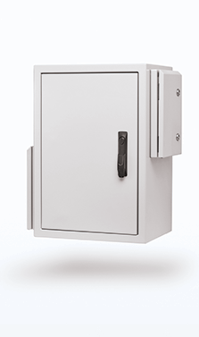 Pole mounted field cabinet